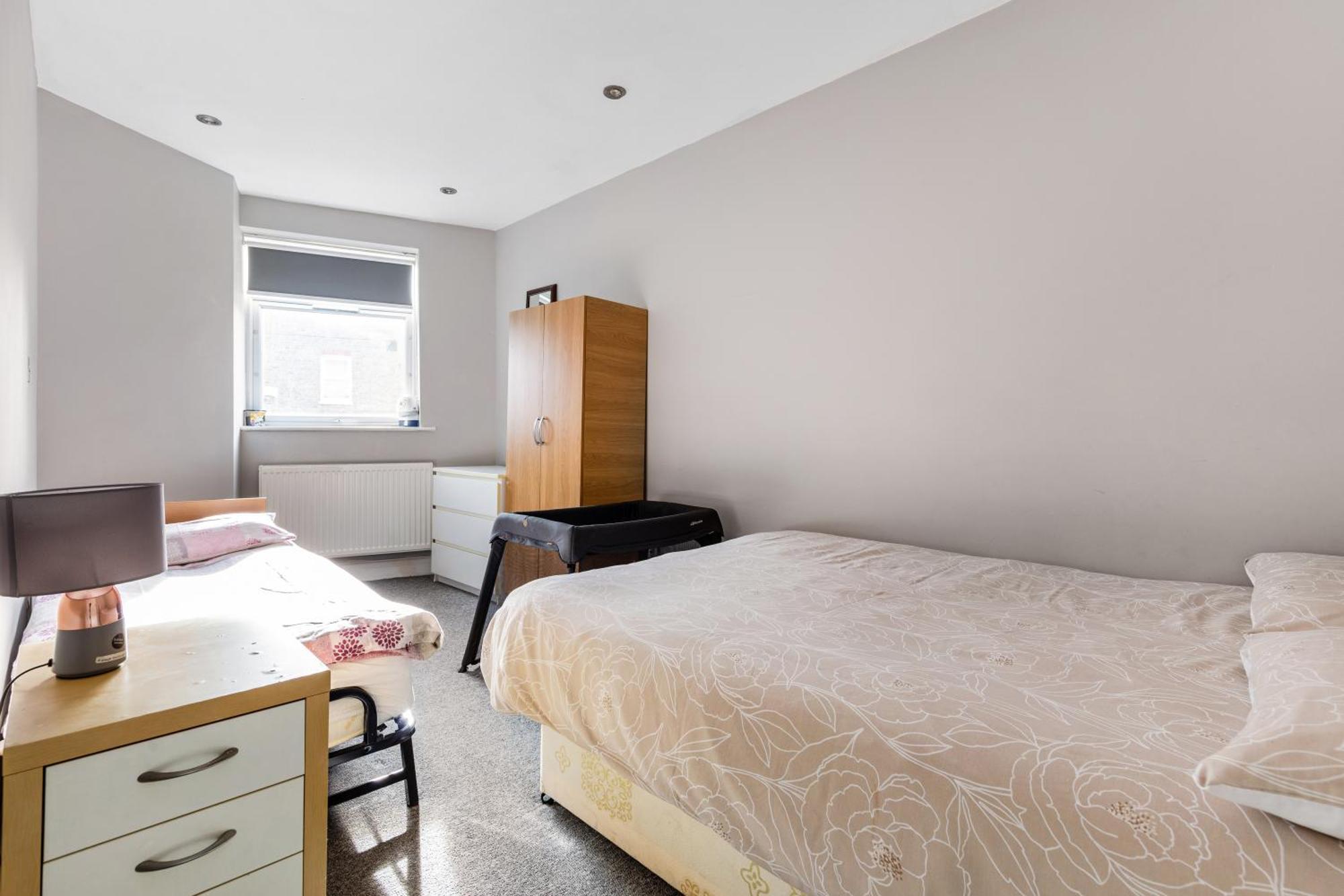 Spacious 2 Bed 2 Bath Apartment With Free Parking For 2 Cars And Underground Station Zone 2 For Quick Access To Central London Up To 10 Guests Kültér fotó