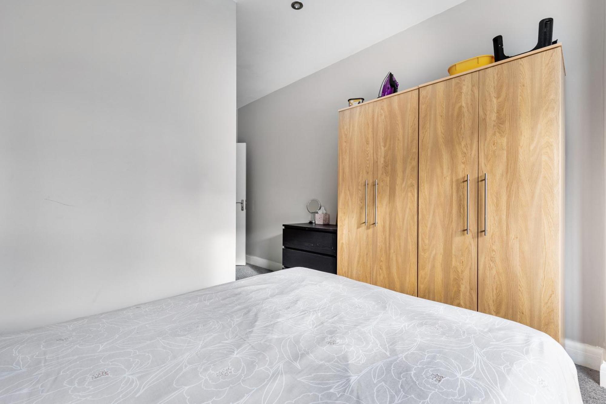 Spacious 2 Bed 2 Bath Apartment With Free Parking For 2 Cars And Underground Station Zone 2 For Quick Access To Central London Up To 10 Guests Kültér fotó