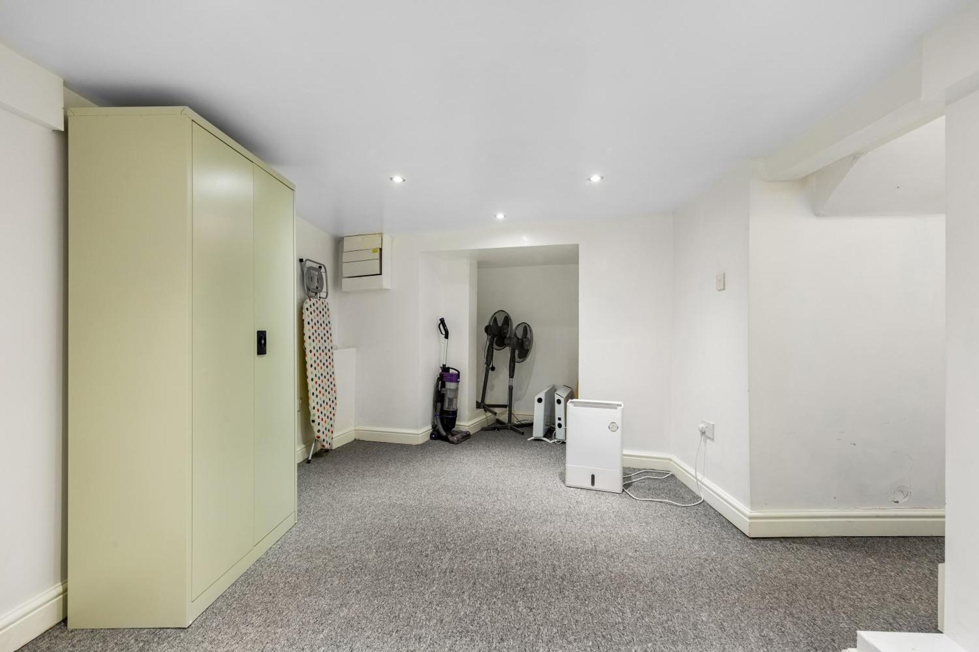 Spacious 2 Bed 2 Bath Apartment With Free Parking For 2 Cars And Underground Station Zone 2 For Quick Access To Central London Up To 10 Guests Kültér fotó