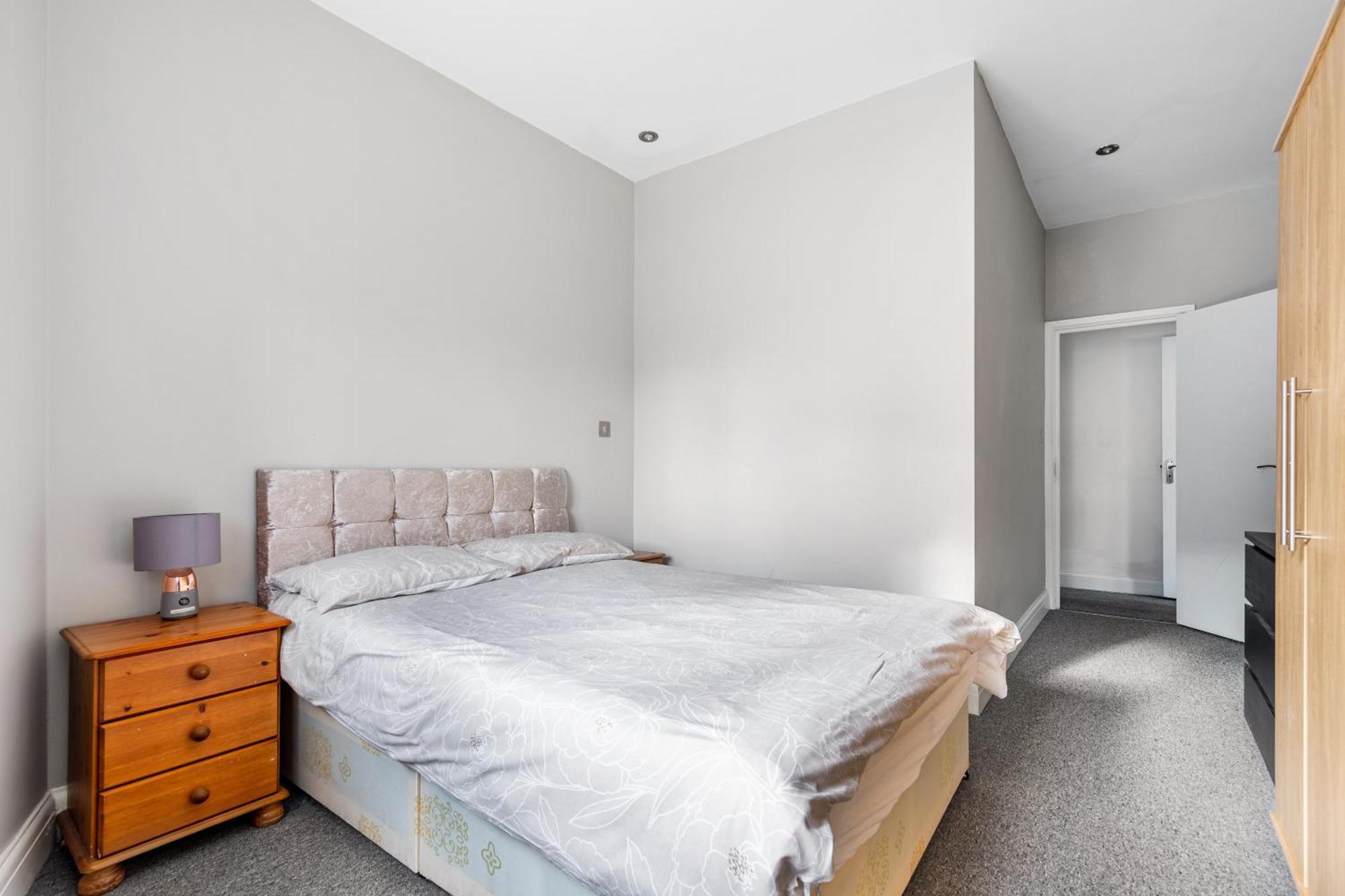 Spacious 2 Bed 2 Bath Apartment With Free Parking For 2 Cars And Underground Station Zone 2 For Quick Access To Central London Up To 10 Guests Kültér fotó