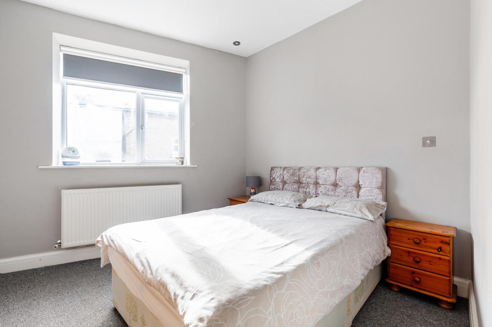 Spacious 2 Bed 2 Bath Apartment With Free Parking For 2 Cars And Underground Station Zone 2 For Quick Access To Central London Up To 10 Guests Kültér fotó