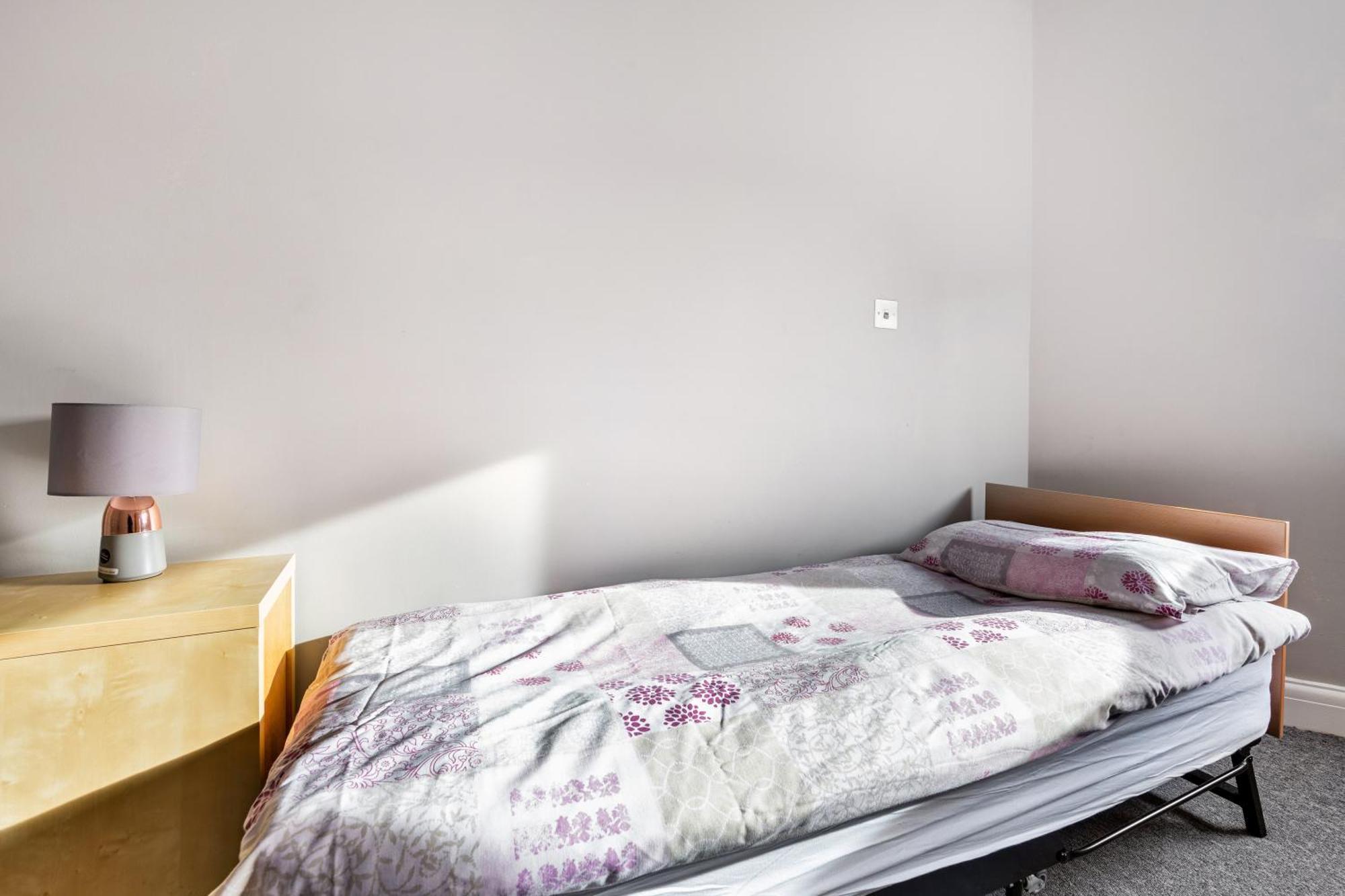 Spacious 2 Bed 2 Bath Apartment With Free Parking For 2 Cars And Underground Station Zone 2 For Quick Access To Central London Up To 10 Guests Kültér fotó