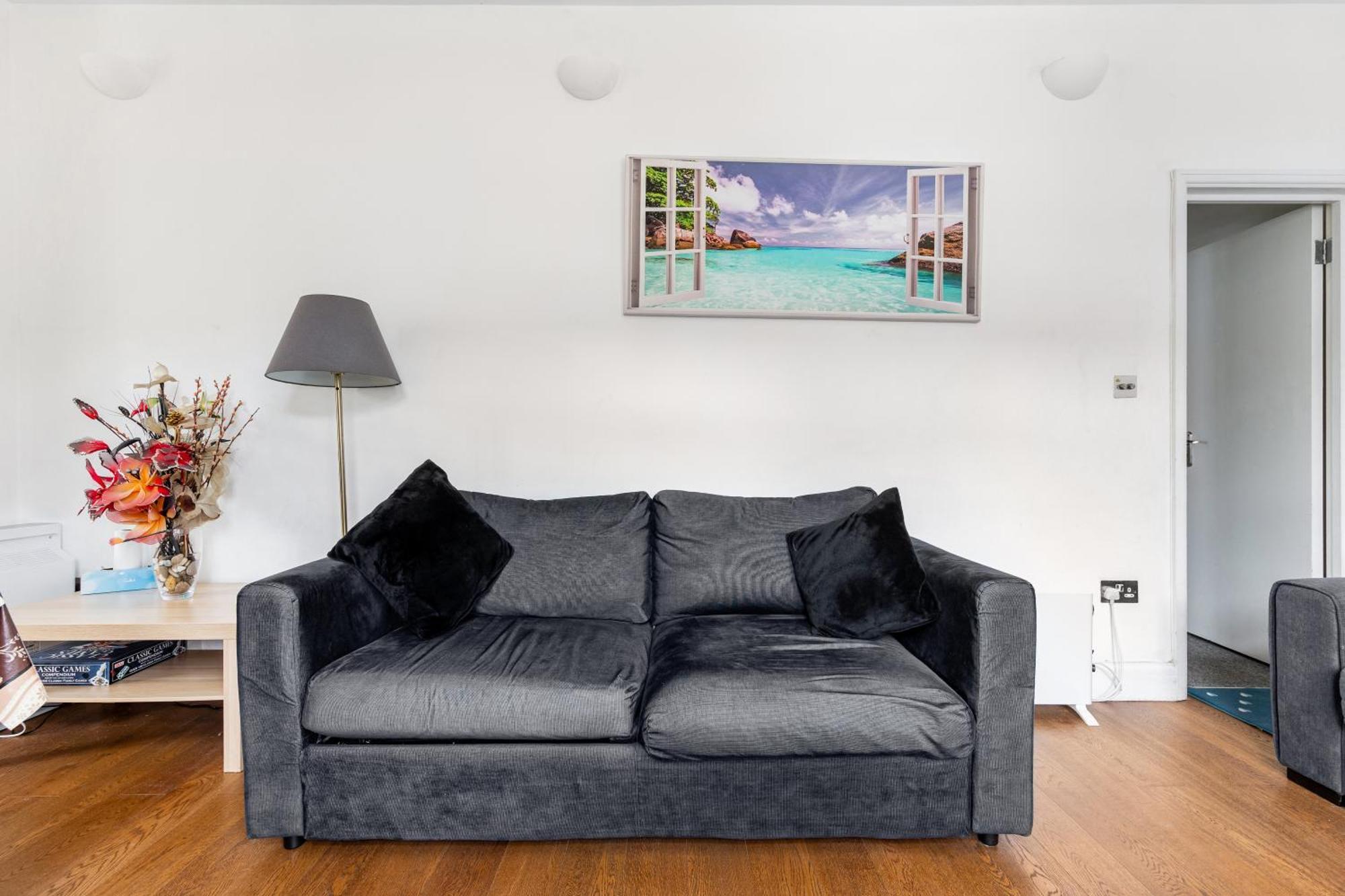 Spacious 2 Bed 2 Bath Apartment With Free Parking For 2 Cars And Underground Station Zone 2 For Quick Access To Central London Up To 10 Guests Kültér fotó